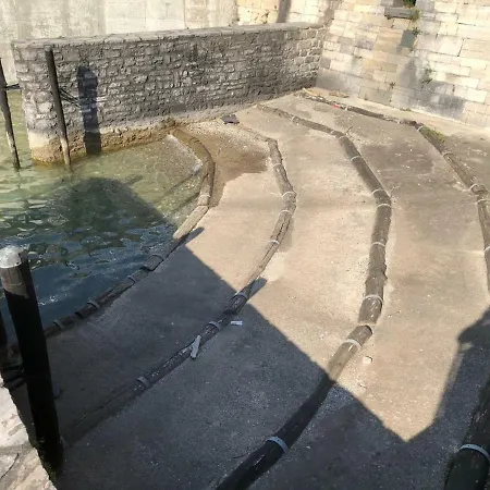 Pieds Dans L'eau * فارينا